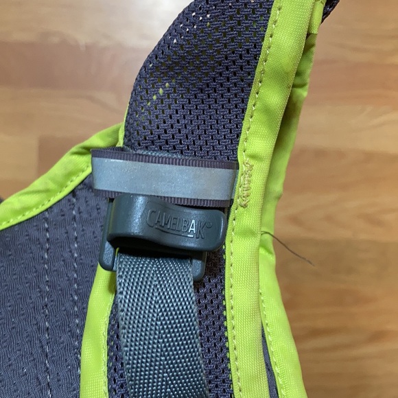 Camelbak Hydration Backpack neon green/gray - Picture 7 of 7
